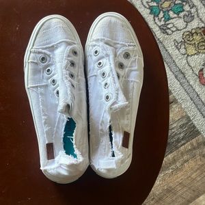 Canvas slip on tennis shoes